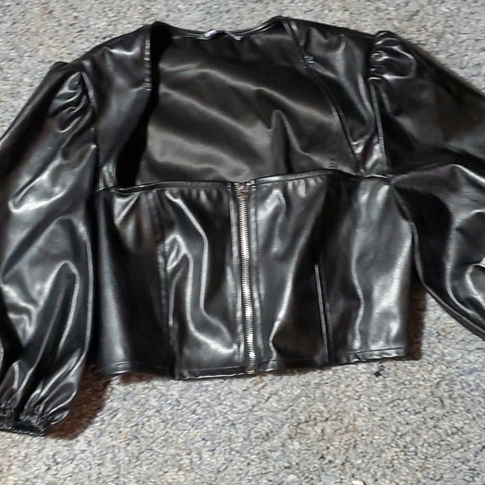 Pletcher belly shirt